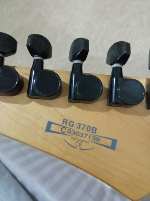 Продам гитару Ibanez