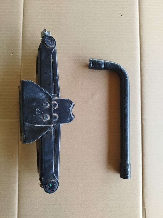 Cric Peugeot 3008/ Citroen DS7 Crossback/ Opel Grandland