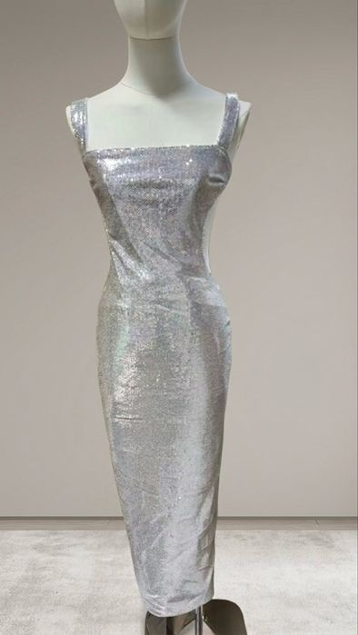 Рокля модел на Meshki