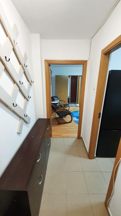 De inchiriat apartament 2 camere, et. 3, zona Hotel