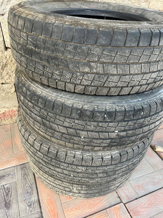 Продам  зимние ШИНЫ
