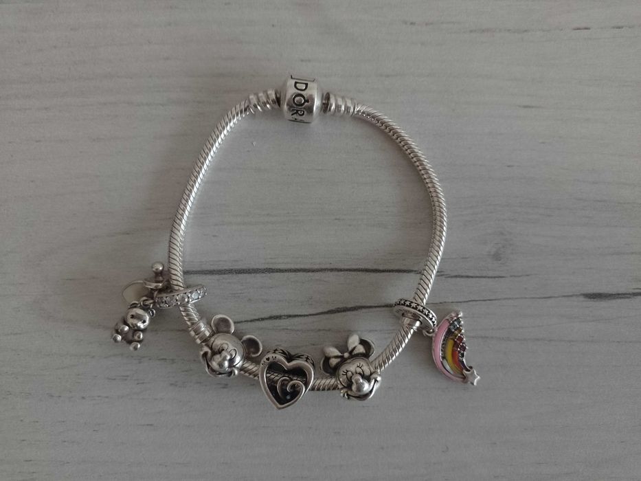 Дамска гривна Пандора с талисмани