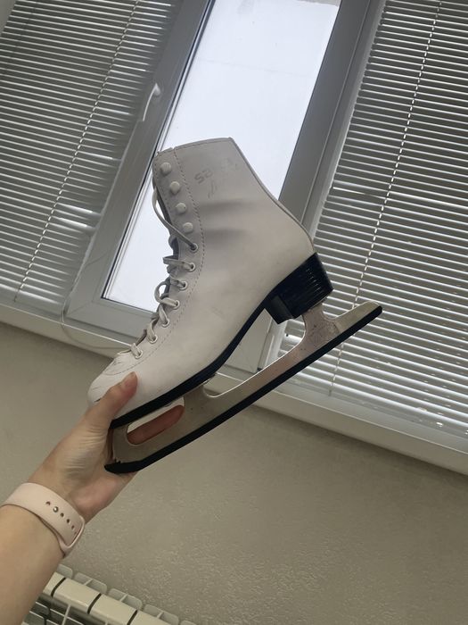 Коньки  фигурные