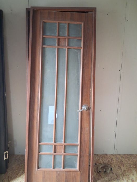 Продам двери б/у ,