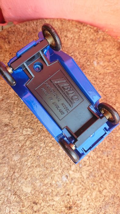 Метален колекционерски модел Ford Lledo играчка