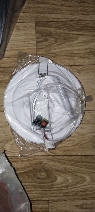 Светильник новый продам