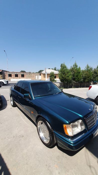 Mercedes w 124 E200 sotiladi