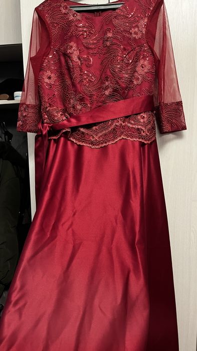 Продам красивое, нарядное платье