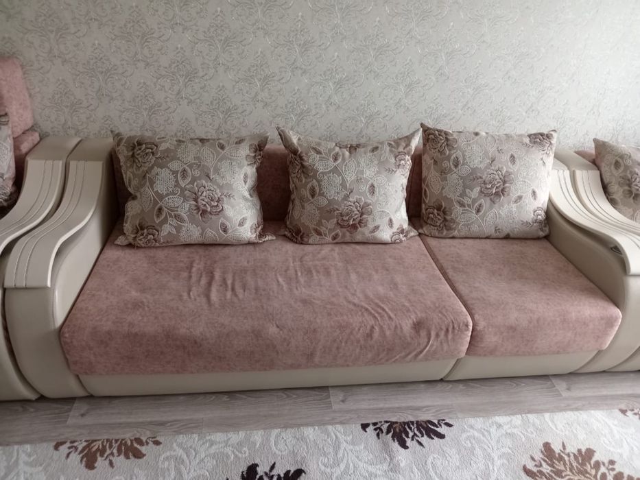 Продам диван  . В хорошем состоянии