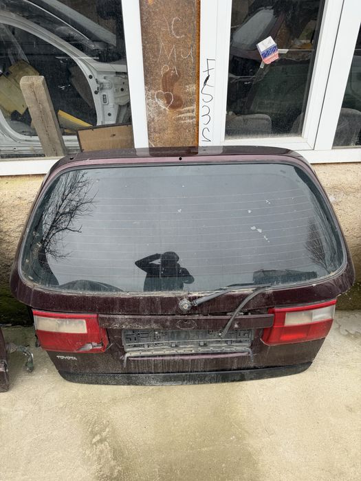 Тайота карина е багаж есик