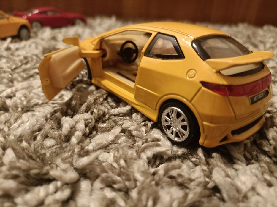 11 mașini de jucarie