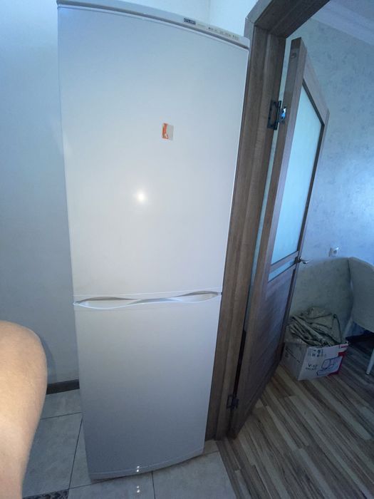 Продам холодильник