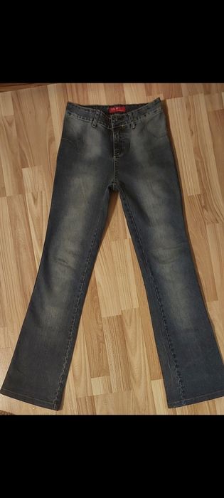 Джинсы на девушку