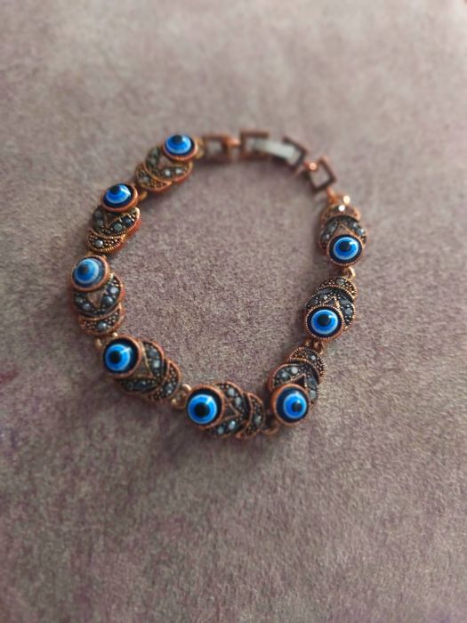 Браслет женский с глаз