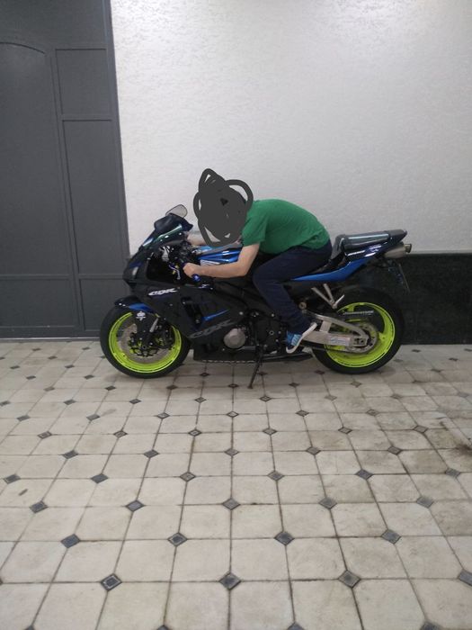 Срочно продам Мотоцикл Honda CBR600RR