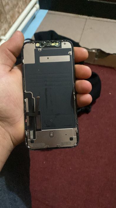 Iphone 11 vine insoțit cu diapley de rezerva schimb cu alceva