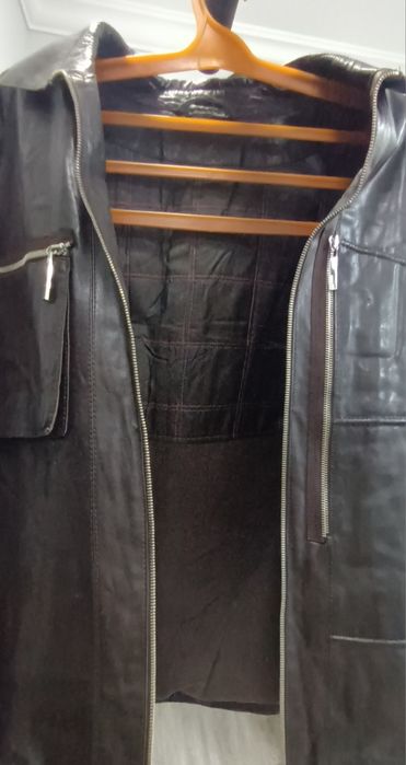 Срочно продаю кожанную куртку(утеплённая). Сделано во Франции.