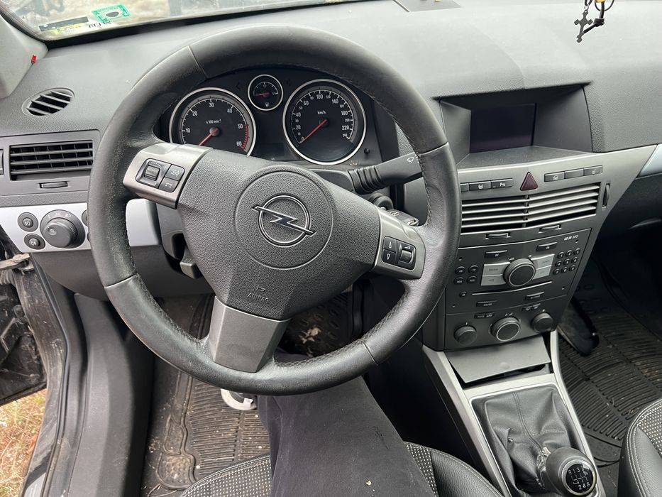 Опел Астра H 1.9 дизел 120 к.с 6 СК 2007 г само на части