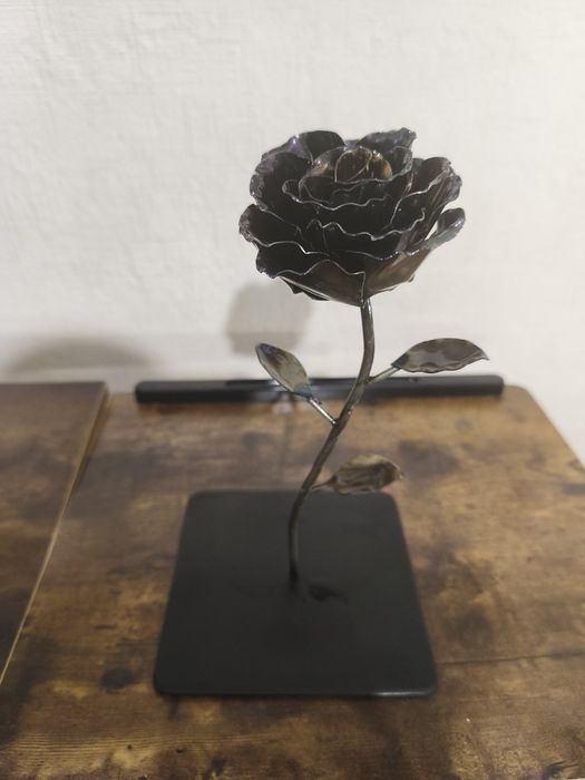 Метална роза ръчна изработка