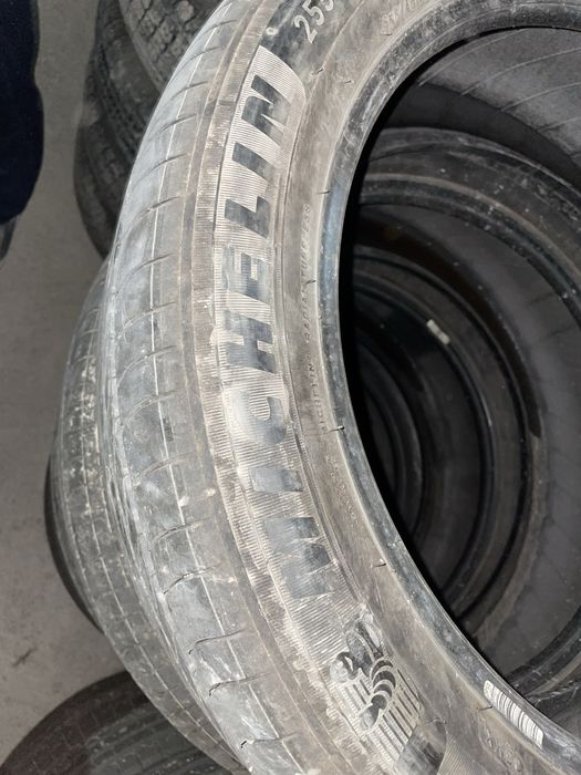 255/45/20 Voyax Free Michelin