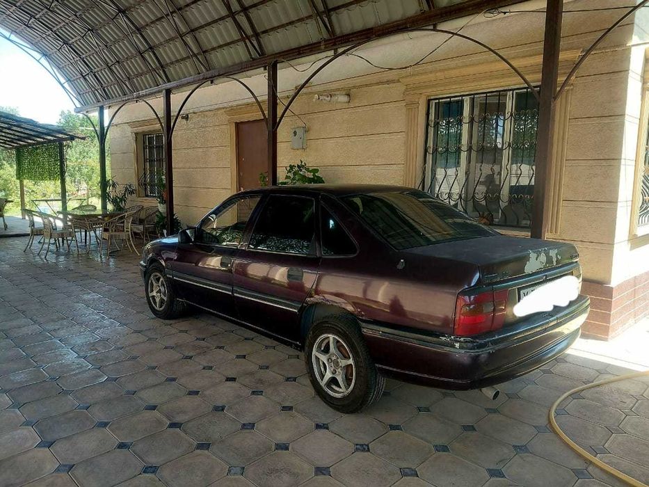 Автомобиль Opel Vectra CDX