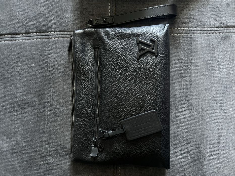 Чанти Christian Dior, Louis Vuitton и Montblanc