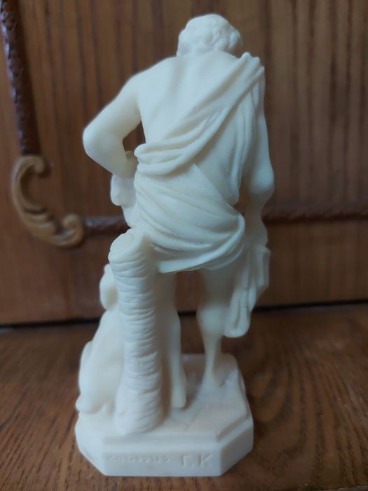 Sculptura greceasca semnata