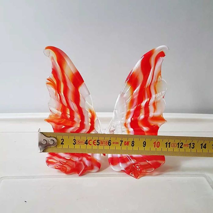 Бабочка - статуэтка из стекла.