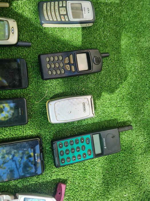 Различни модели телефони една цена