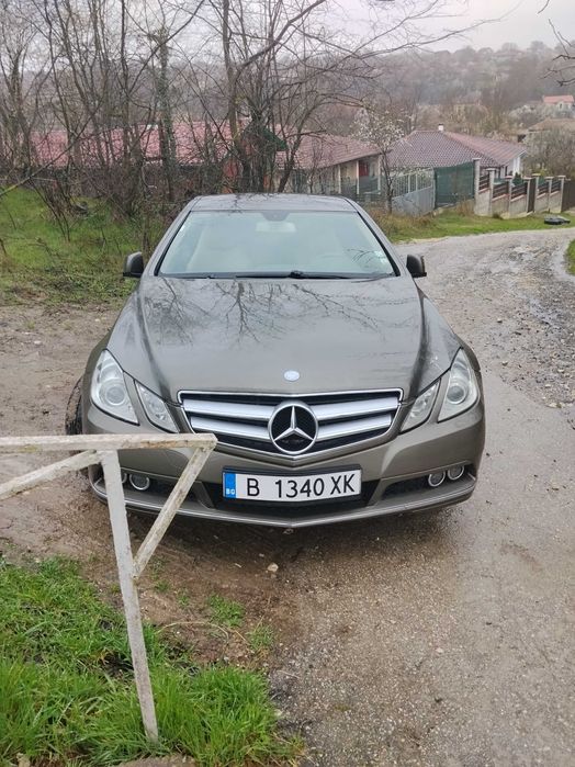 Продавам Мерцедес Е 220