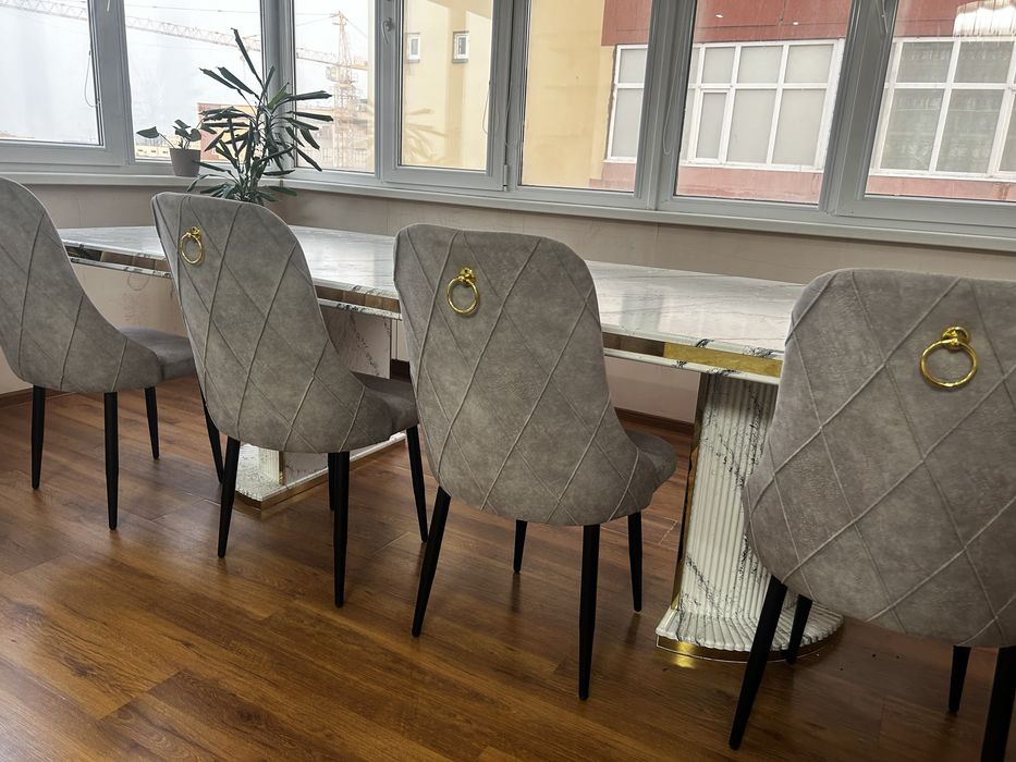 Продаетс обеденный стол со стульями 12 шт.