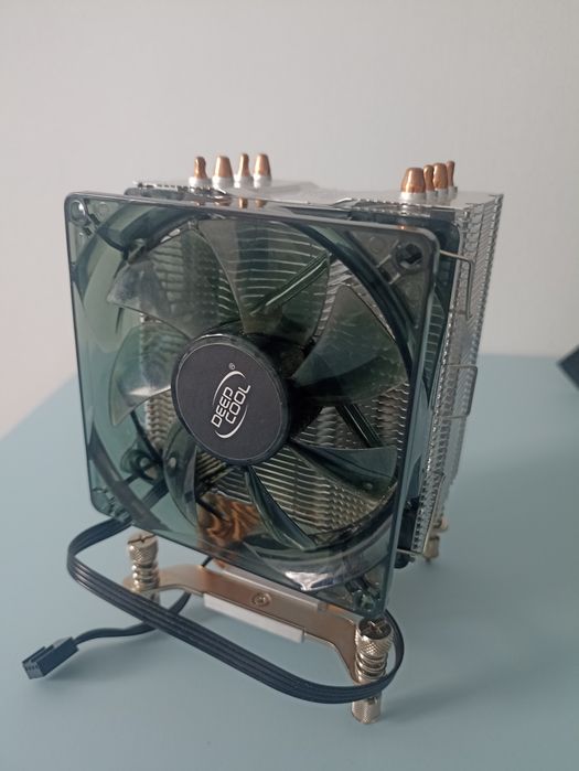 Башенный кулер Deepcool (тихий и эффективно охлаждает)