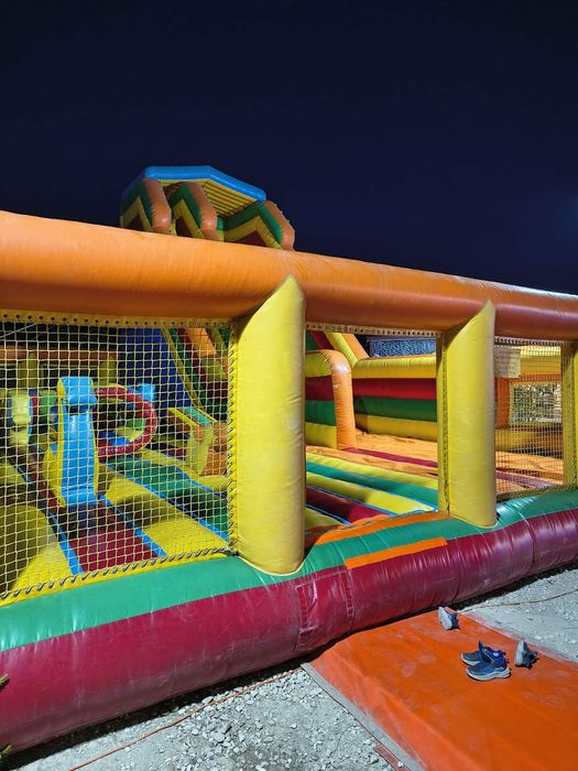 Надуваемо съоръжение- батут пързалка