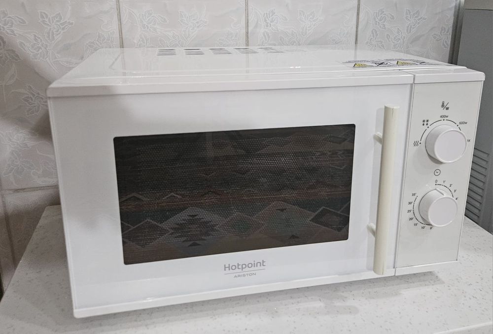 Микроволновка бу Hotpoint ARISTON