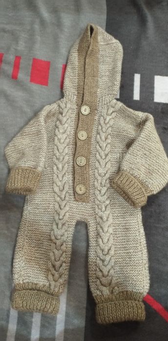 Продам 2 комбинезона