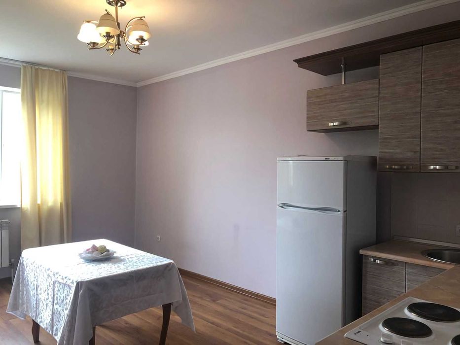 продам стол со стульями Ауэзовский район