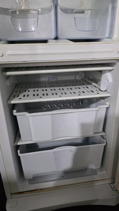 Продам холодильник Индезит