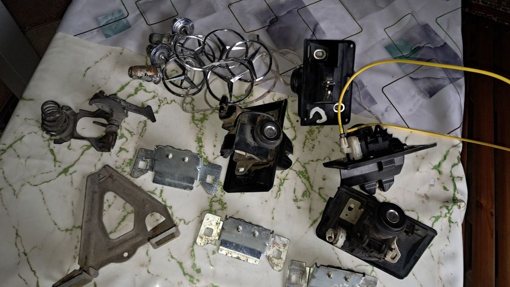 Консоль  Мерс.210.Авангард.