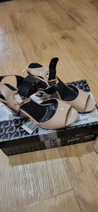 Продам новые босоножки. 36 р.