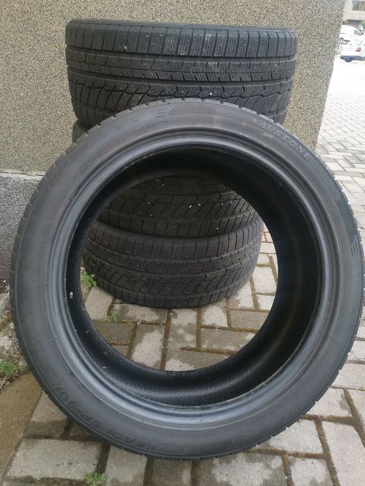 Зимни гуми с джанти 20 цола. Размера е 275/40/20.