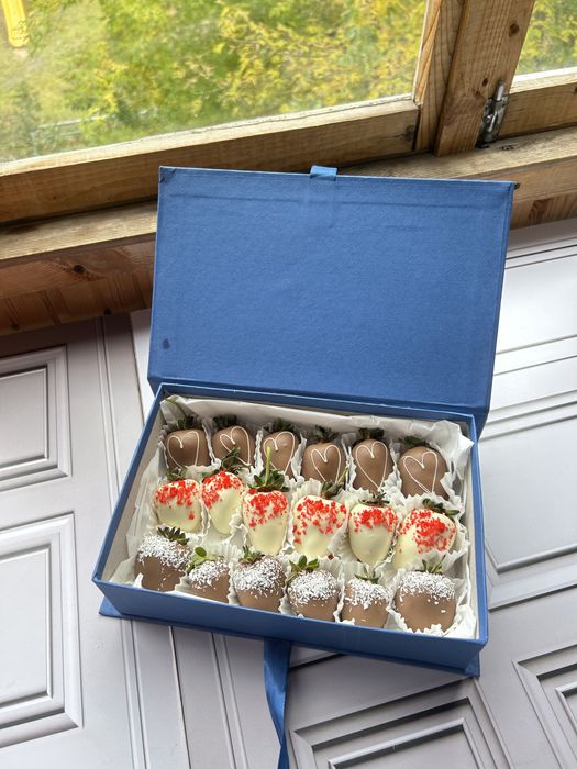 Клубника в шоколаде в премиум коробке