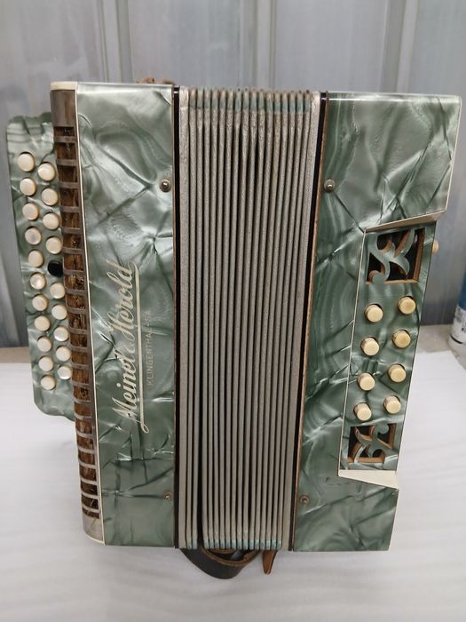 Акордеони различни