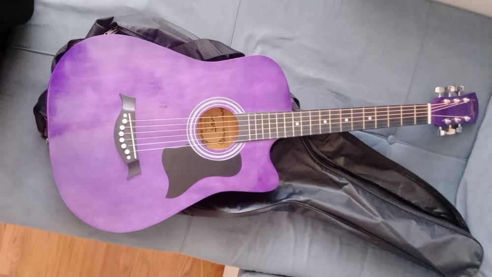 новая  акустическая гитара