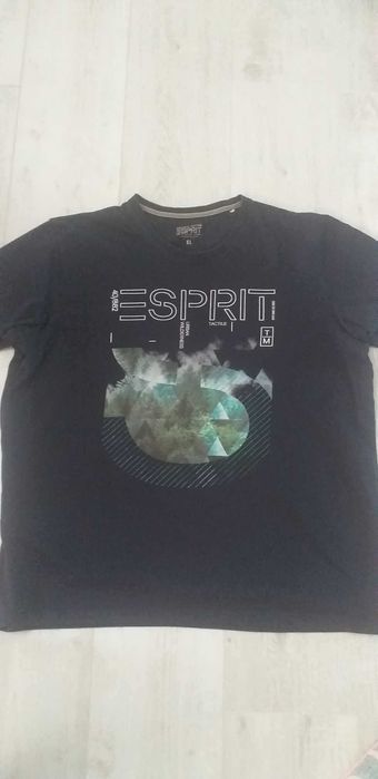 Мъжки  оригинални дрехи на Sisley-и др.30-40лв.