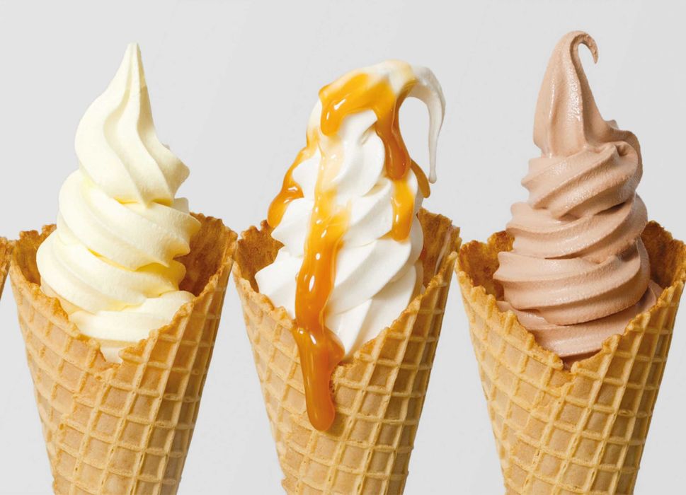 muzqaymoq smes, vafli konus, topping