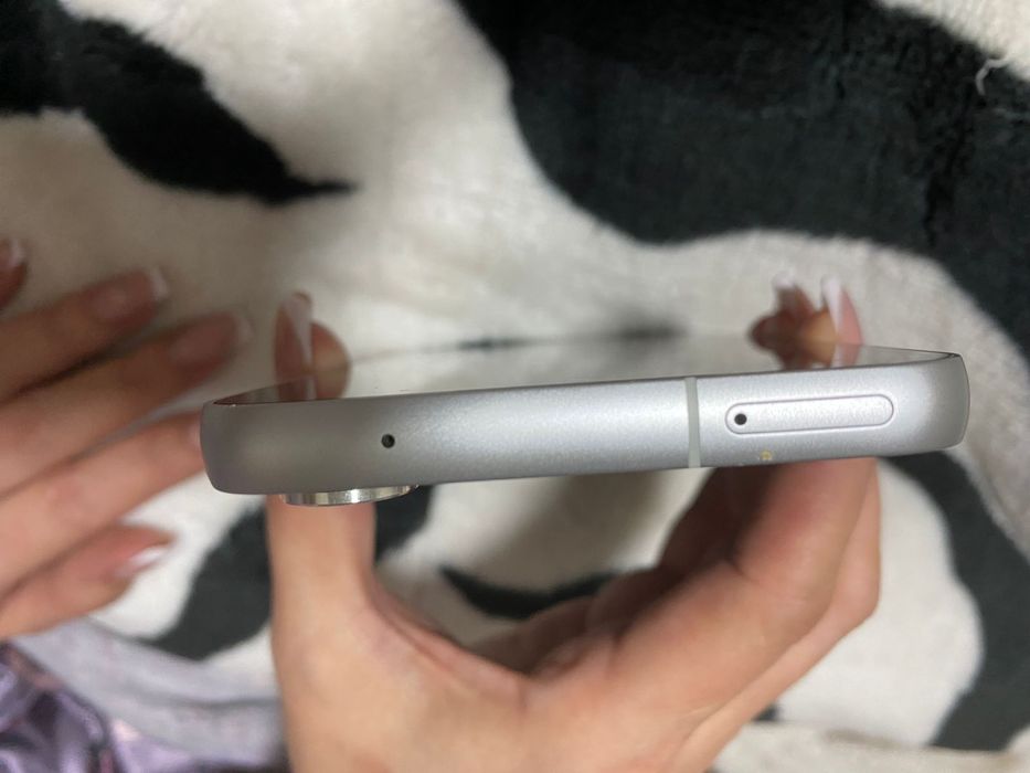 Продам Samsung Galaxy S23FE в идеальном состоянии