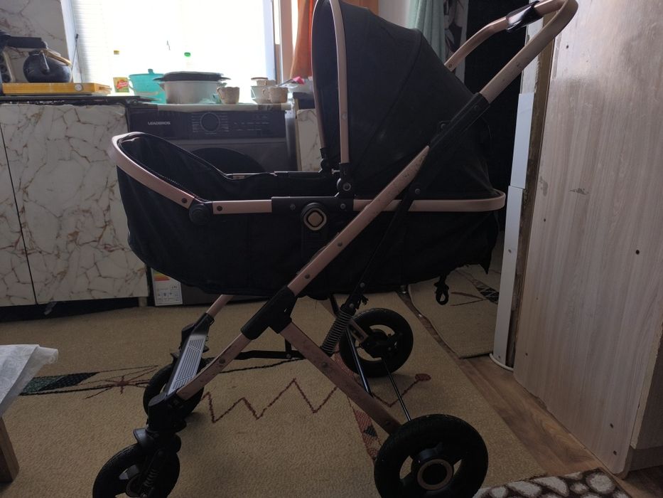 Продам коляску 8000 тг