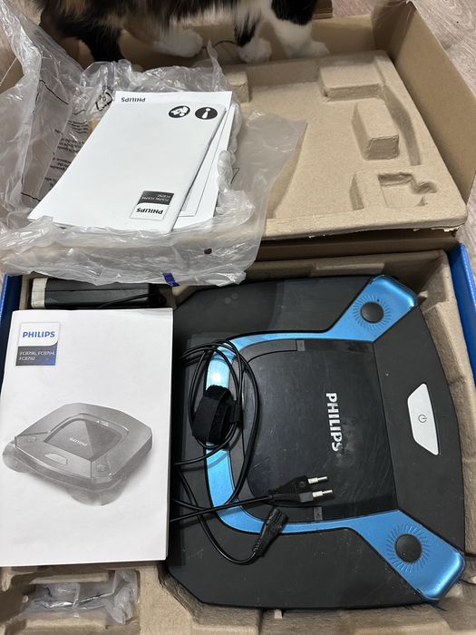 Продам робот пылесос Philips