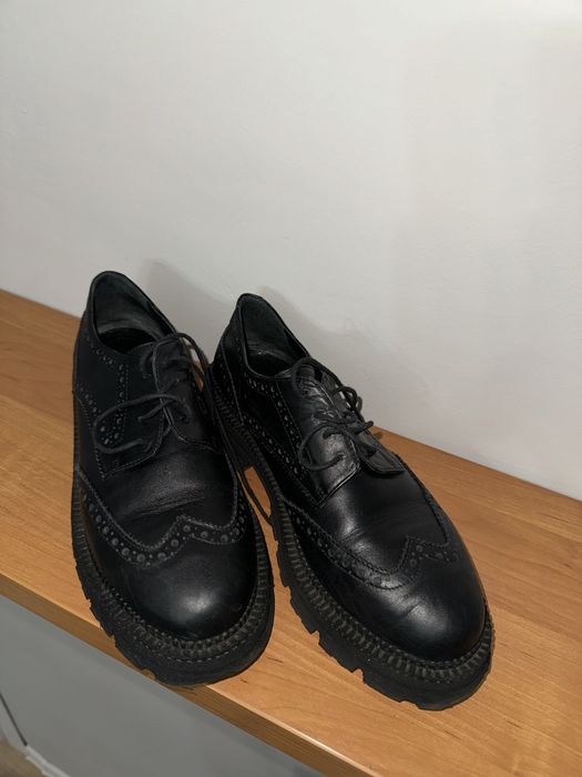 Продам женские ботинки