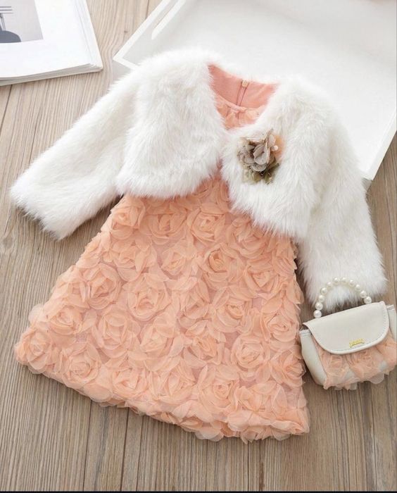 Официален комплект за момиче – рокля, болеро и чантичка